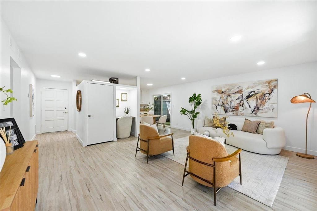 Image 4 of property listing at 453 N Rengstorff Avenue 19, Mountain View, CA 94043