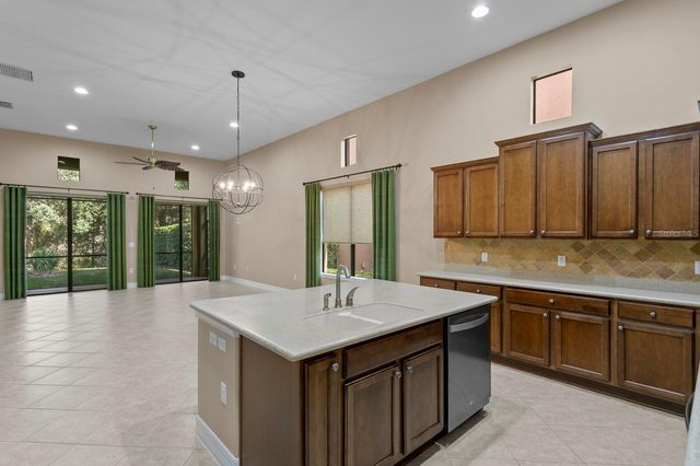 8220 DUNHAM STATION DRIVE, Tampa, FL 33647