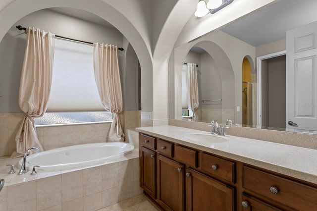 8220 DUNHAM STATION DRIVE, Tampa, FL 33647