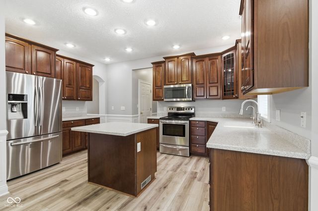 14707 Melbourne Court, Westfield, IN 46074