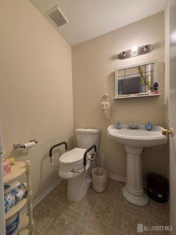 3 Peachtree Lane, Jamesburg, NJ 08831