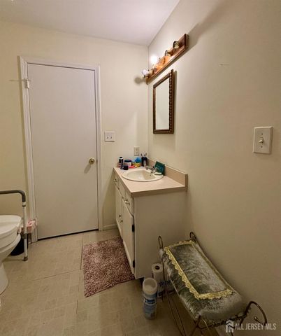 3 Peachtree Lane, Jamesburg, NJ 08831