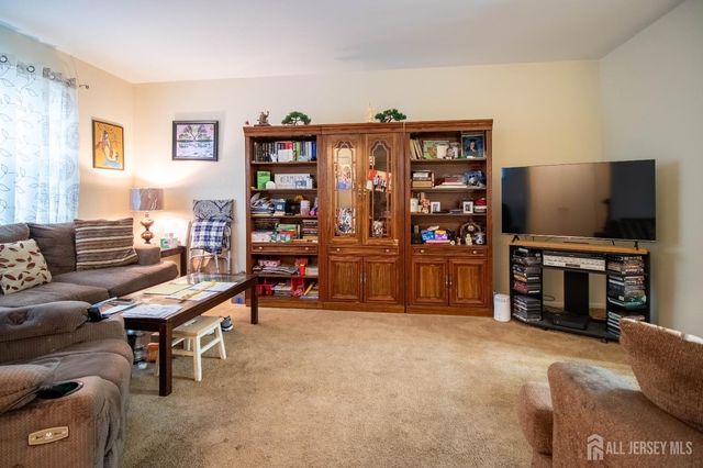 3 Peachtree Lane, Jamesburg, NJ 08831