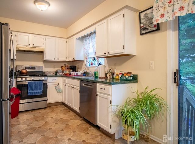 3 Peachtree Lane, Jamesburg, NJ 08831