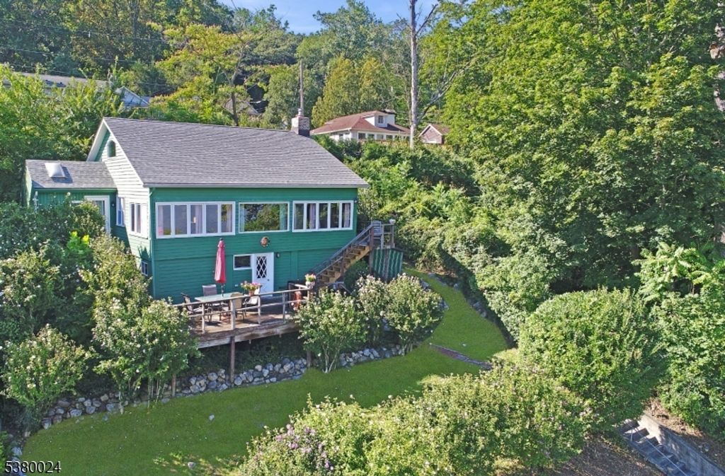 138 Lakeside Drive West, Liberty Twp., NJ 07823