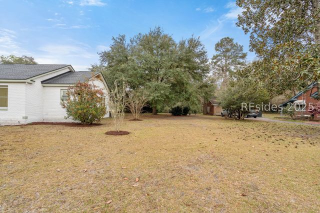 31 Church St N, Yemassee, SC 29335