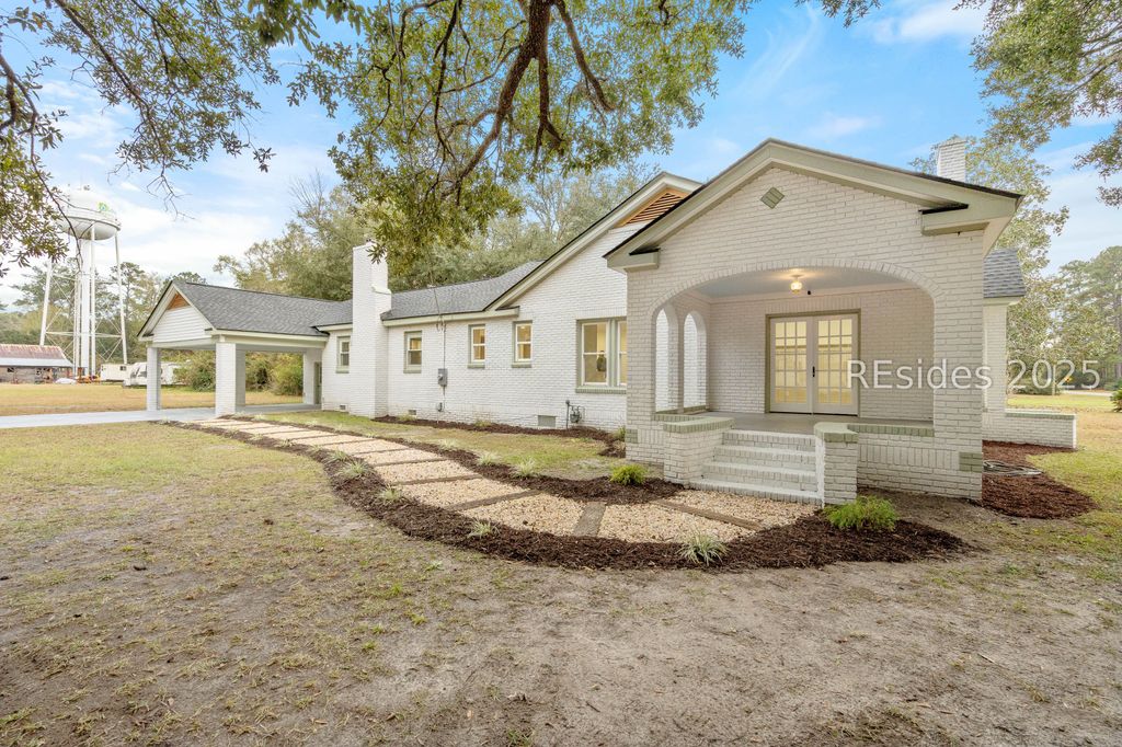 31 Church St N, Yemassee, SC 29335