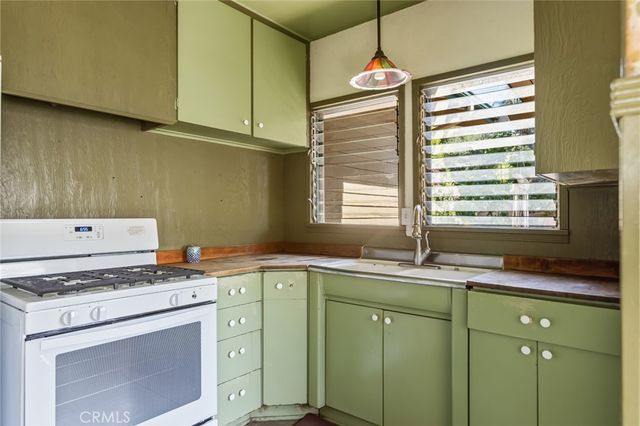 2100 Holly Drive, Los Angeles, CA 90068