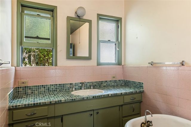 2100 Holly Drive, Los Angeles, CA 90068