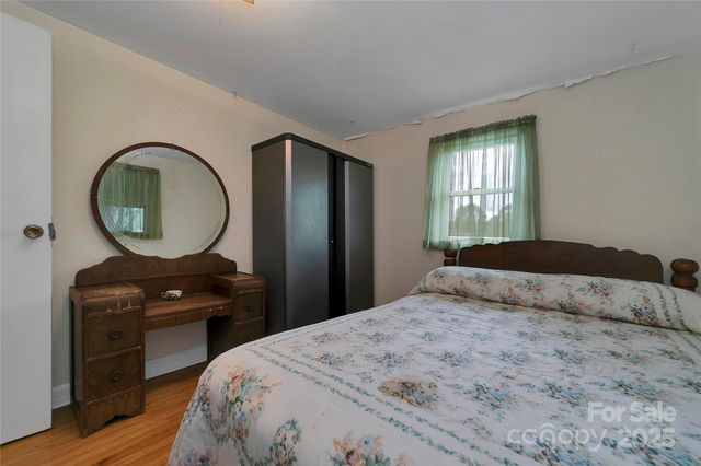 128 Summit Avenue, Brevard, NC 28712
