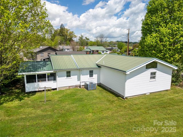 128 Summit Avenue, Brevard, NC 28712