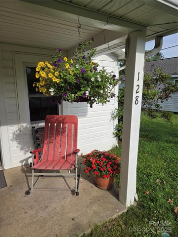 128 Summit Avenue, Brevard, NC 28712