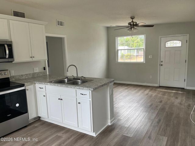 10547 BRIARCLIFF Road E, Jacksonville, FL 32218