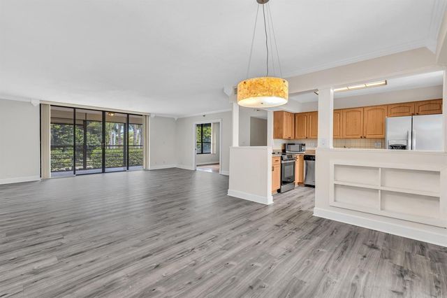 7564 Regency Lake Drive 202, Boca Raton, FL 33433