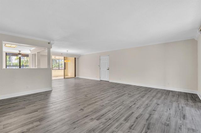 7564 Regency Lake Drive 202, Boca Raton, FL 33433