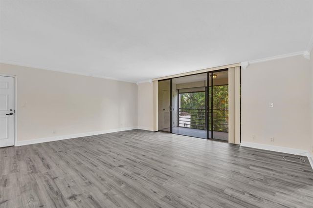7564 Regency Lake Drive 202, Boca Raton, FL 33433