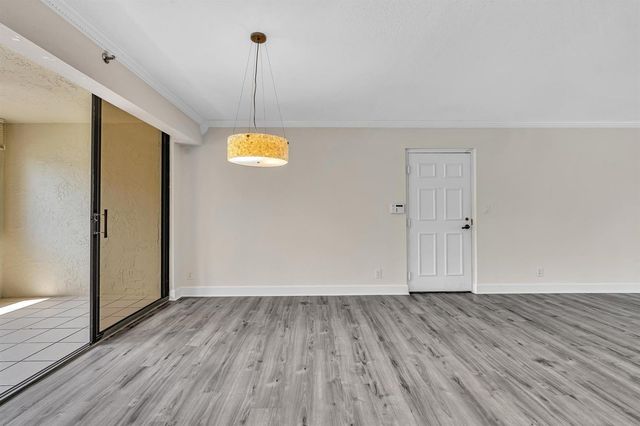 7564 Regency Lake Drive 202, Boca Raton, FL 33433