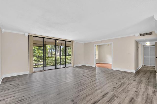 7564 Regency Lake Drive 202, Boca Raton, FL 33433
