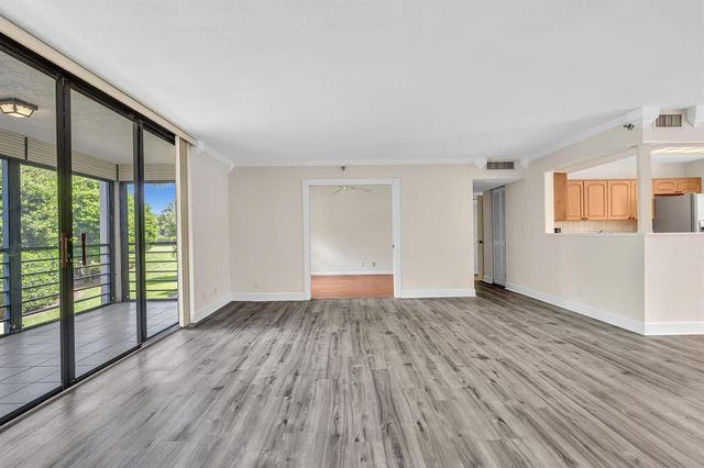 7564 Regency Lake Drive 202, Boca Raton, FL 33433
