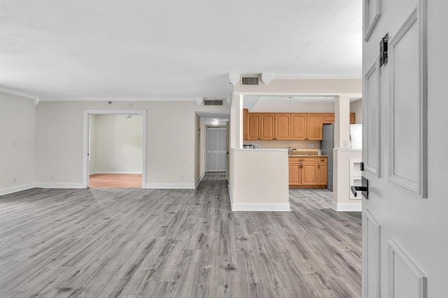 7564 Regency Lake Drive 202, Boca Raton, FL 33433