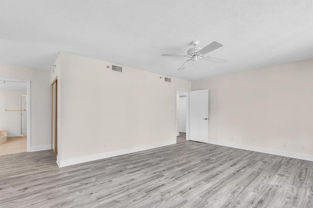 7564 Regency Lake Drive 202, Boca Raton, FL 33433