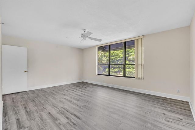 7564 Regency Lake Drive 202, Boca Raton, FL 33433