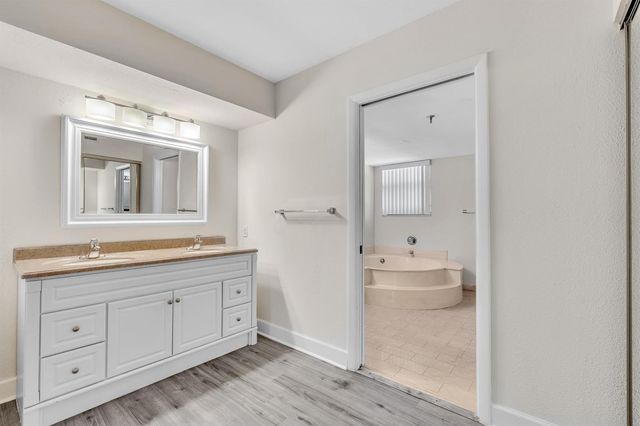 7564 Regency Lake Drive 202, Boca Raton, FL 33433
