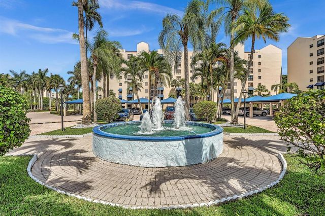 7564 Regency Lake Drive 202, Boca Raton, FL 33433
