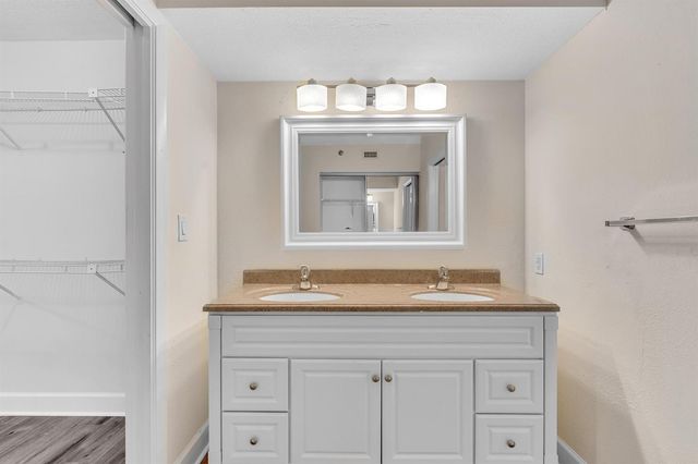7564 Regency Lake Drive 202, Boca Raton, FL 33433