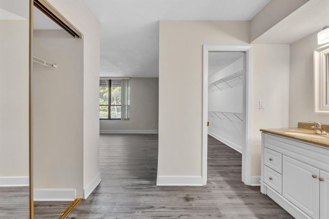 7564 Regency Lake Drive 202, Boca Raton, FL 33433