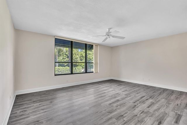 7564 Regency Lake Drive 202, Boca Raton, FL 33433
