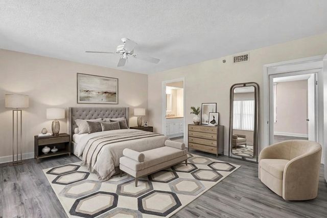7564 Regency Lake Drive 202, Boca Raton, FL 33433