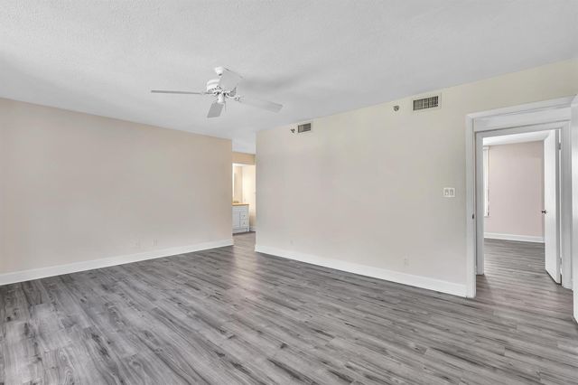 7564 Regency Lake Drive 202, Boca Raton, FL 33433