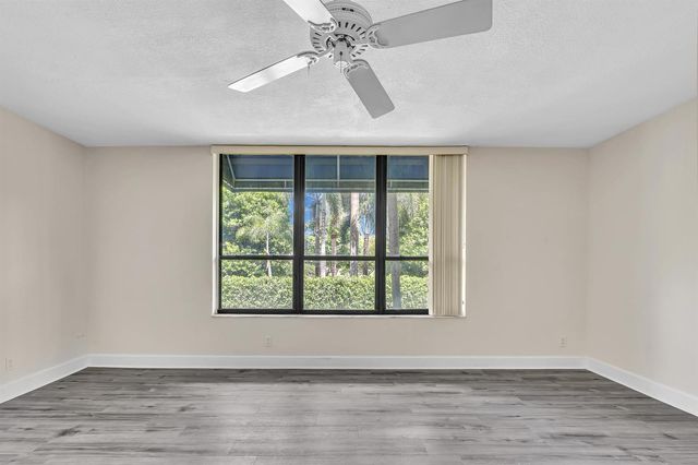 7564 Regency Lake Drive 202, Boca Raton, FL 33433