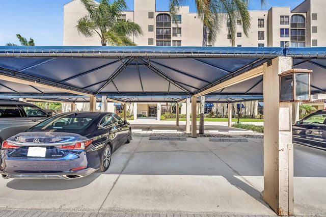 7564 Regency Lake Drive 202, Boca Raton, FL 33433