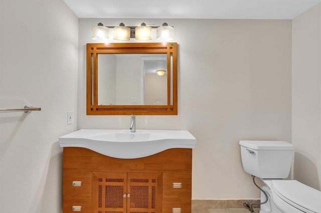 7564 Regency Lake Drive 202, Boca Raton, FL 33433