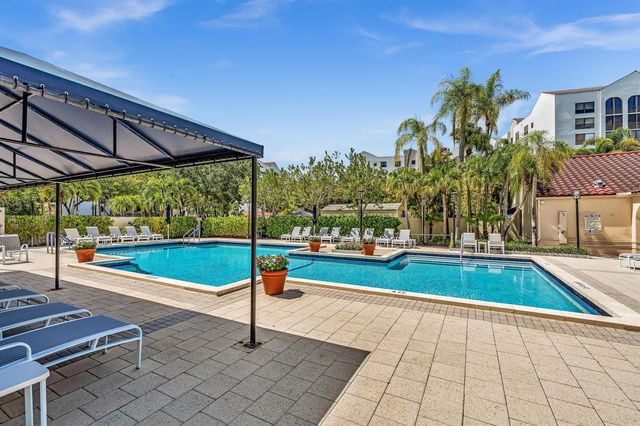 7564 Regency Lake Drive 202, Boca Raton, FL 33433