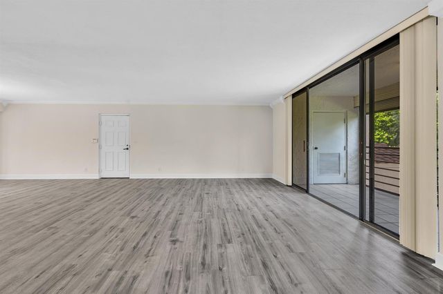 7564 Regency Lake Drive 202, Boca Raton, FL 33433