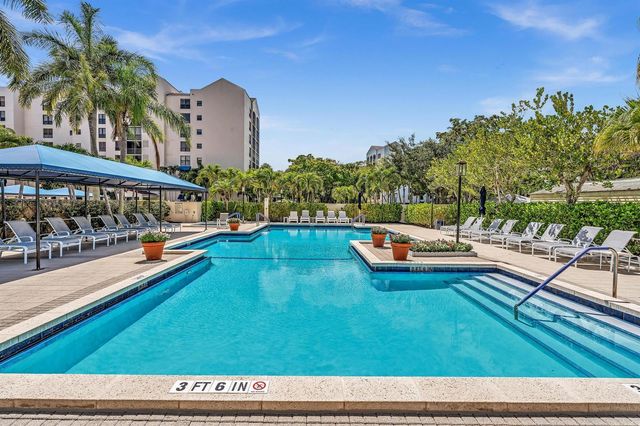 7564 Regency Lake Drive 202, Boca Raton, FL 33433