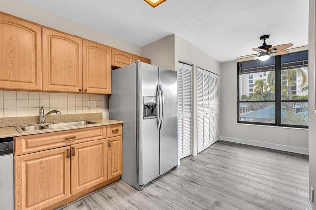 7564 Regency Lake Drive 202, Boca Raton, FL 33433