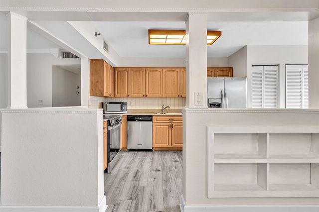 7564 Regency Lake Drive 202, Boca Raton, FL 33433