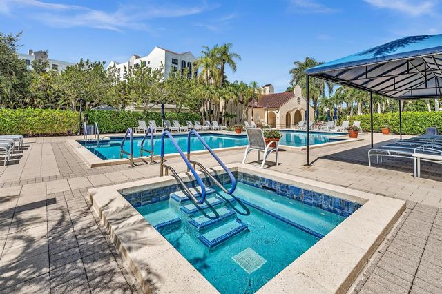 7564 Regency Lake Drive 202, Boca Raton, FL 33433