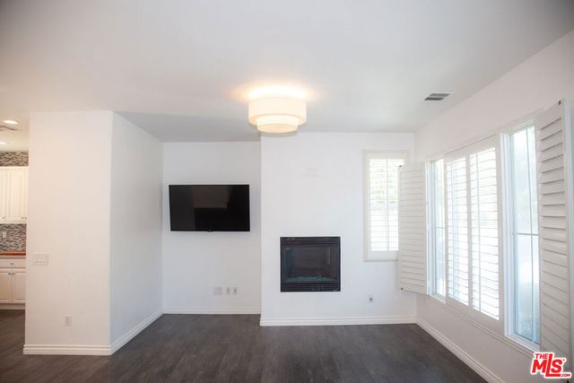 9135 S Cullen Way, Inglewood, CA 90305