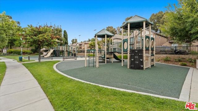 9135 S Cullen Way, Inglewood, CA 90305