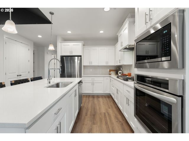 24133 Sw MAPLE Ter, Sherwood, OR 97140