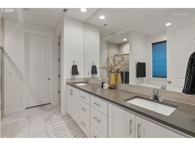 24133 Sw MAPLE Ter, Sherwood, OR 97140
