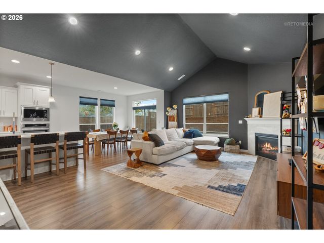 24133 Sw MAPLE Ter, Sherwood, OR 97140
