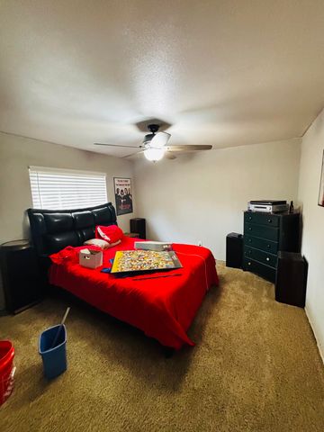 737 S Holiday Drive, Grand Prairie, TX 75052