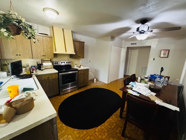 737 S Holiday Drive, Grand Prairie, TX 75052