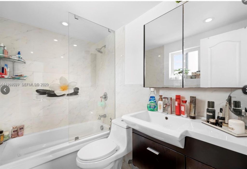 Image 10 of property listing at 2530 SW 3rd Ave 305, Miami, FL 33129